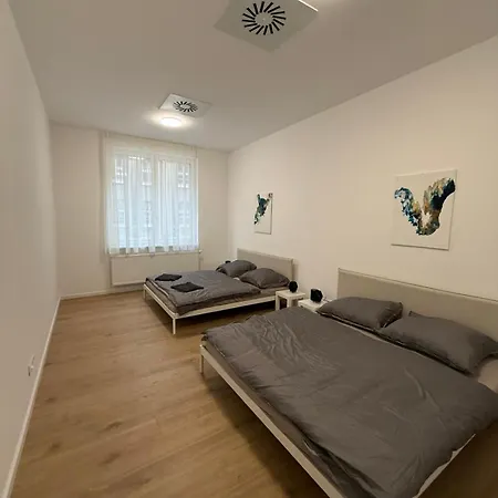 The Blue Church Family Old Town Self Check-in 6 Guest * ブラチスラヴァ